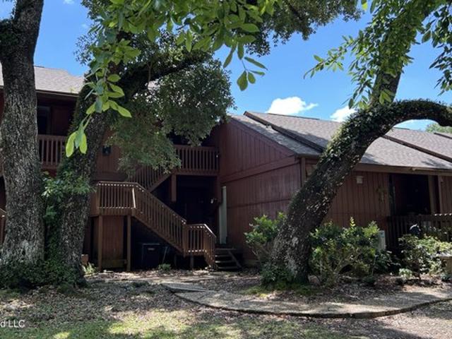 113 Lakeside Villa Unit B, Diamondhead, MS 39525
