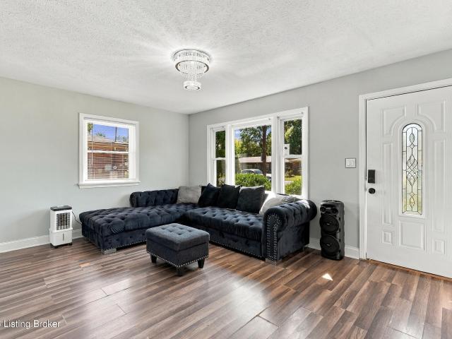 113 Mackie Ln