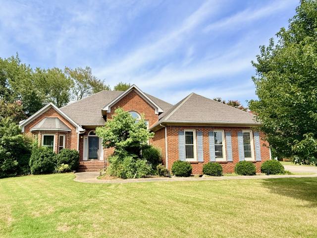 113 Nobleton Ln NW, 3 beds, 2 full and 1 half baths