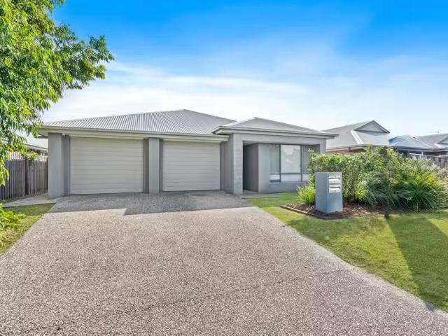 1/13 Peppertree Street, PIMPAMA, QLD 4209 House for Rent
