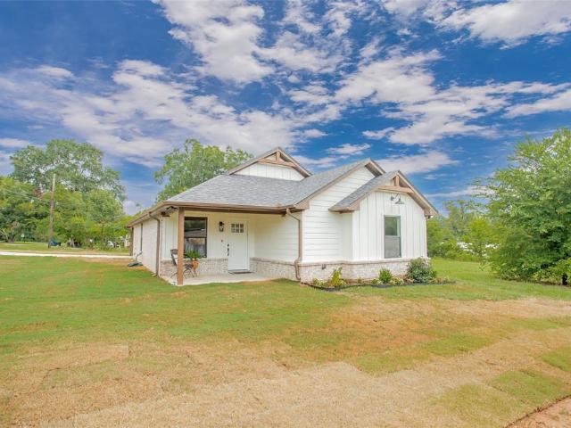 113 W Magnolia St, Troup, TX 75789 | MLS #26002