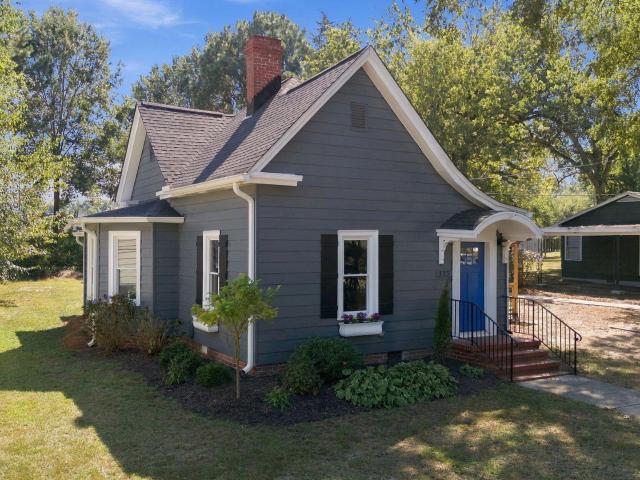 113 W Sycamore Street