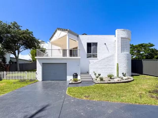 1/13 Tropic Lodge Place, KORORA Townhouse for rent Listed by.