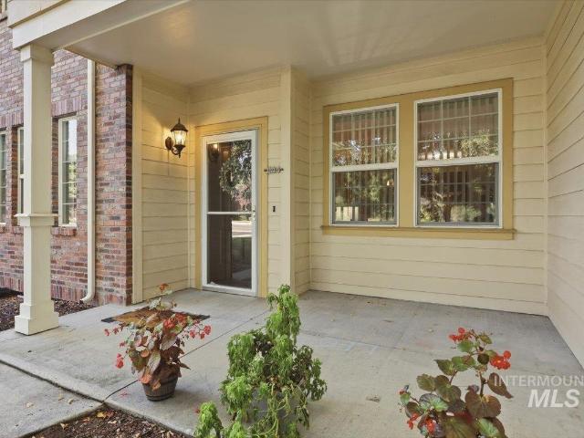 1144 E Winding Creek Dr