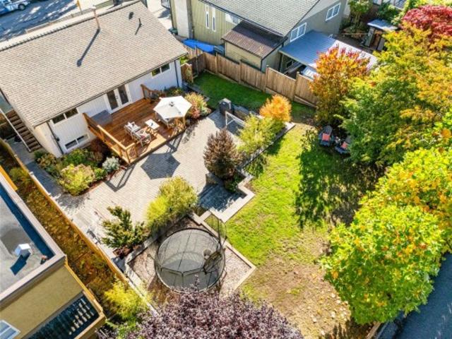 1147 Deep Cove Road, North Vancouver, BC, V7G 1S4 house for sale | Listing ID R3173 | Royal LePage