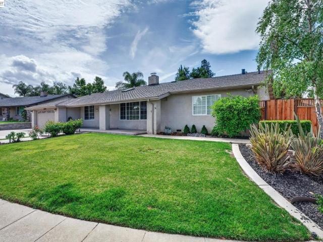1147 Lomitas Ave