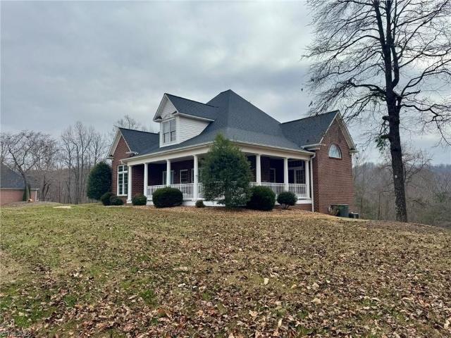 1148 Town N Country Dr, Wilkesboro, NC