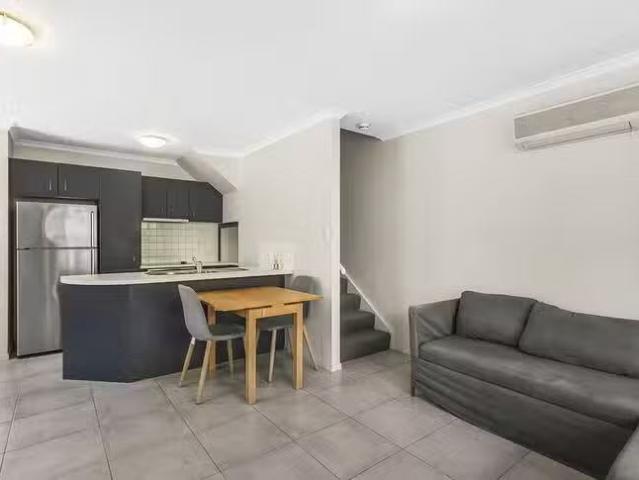 1/140 Carmody Road, St Lucia, QLD 4067