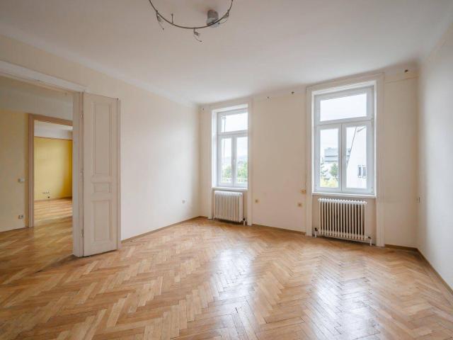 1140+ sanierungsbedürftige 5 Zimmer Wohnung in Stilvilla! idyllischer Garten!