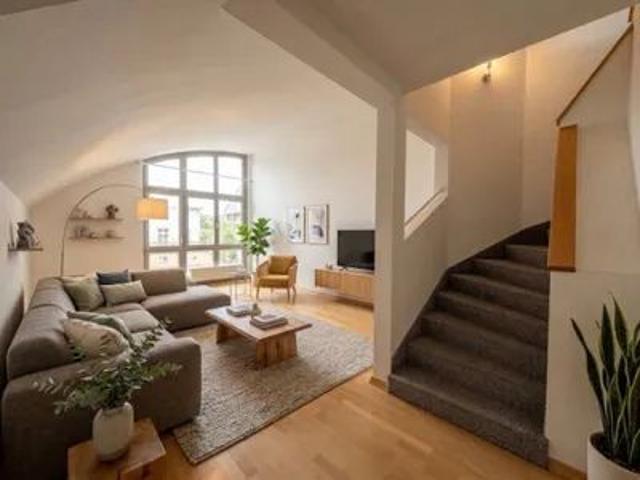 1140! Sonnige 5 Zimmer DG Maisonette mit S/W Terrasse & Balkon in Grünruhelage!