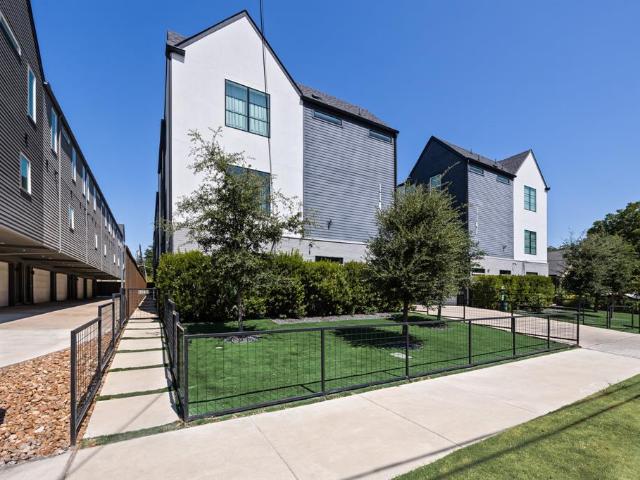 1141 N Madison Avenue # 105
