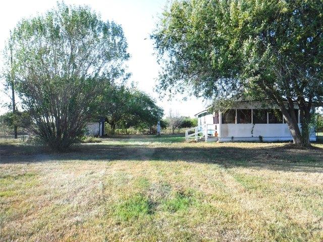 1142 Chestnut Ln, Wallis, TX 77485