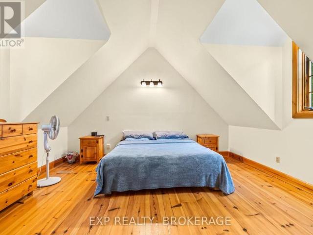 1143 Oak Flats Rd, Godfrey, ON K0H 1T0