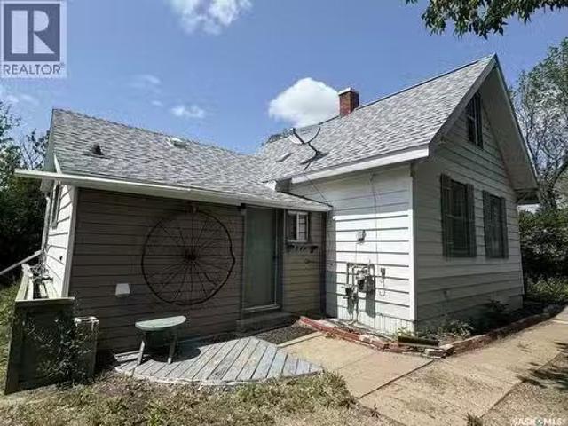 114 3Rd Avenue, Climax, SK, S0N 0N0 house for sale Listing.