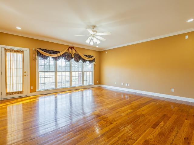 114 Courtside Ln