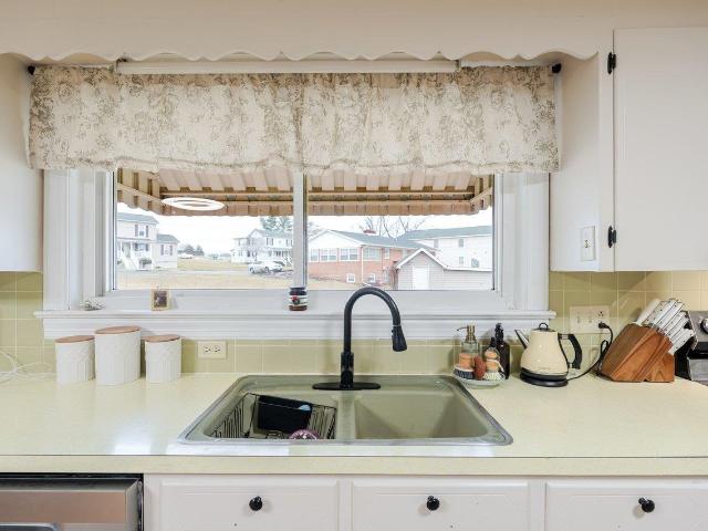 114 Clarke Ave, Elkton, VA 22827 | MLS #674026