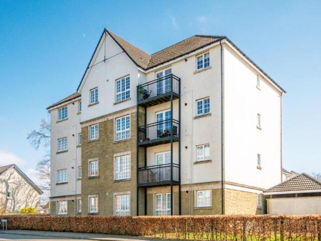 114 Crown Crescent, Larbert FK5, 2 bed flat to rent, £1,000 pcm | PrimeLocation