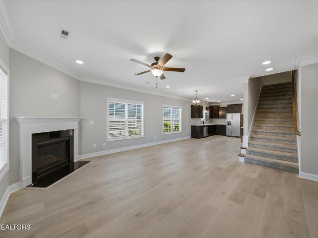 114 Hackberry St