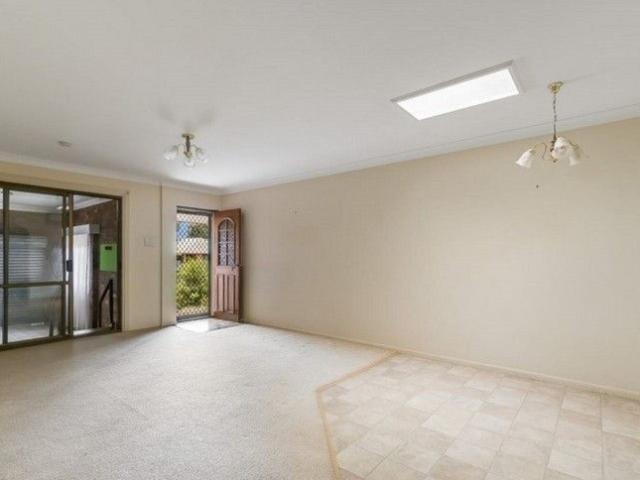 1/14 Jondaryan Street