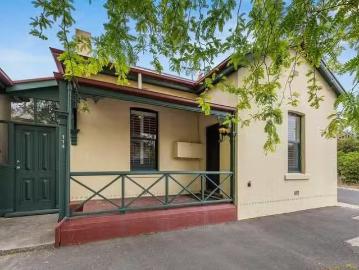 Nairne, South Australia - Equipped kitchen
