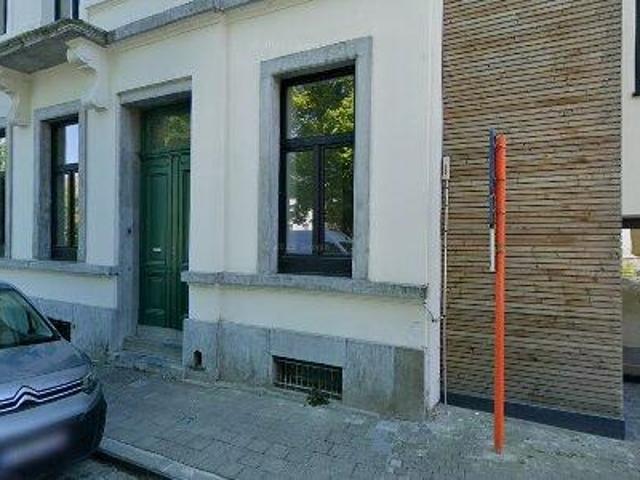 114 m2 apartment for rent in Halle