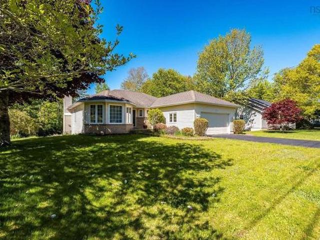 114 Mayfair Drive, Bridgewater, NS, B4V 8W3 house for sale | Listing ID 202607 | Royal LePage