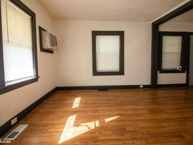 114 S Van Buren Avenue