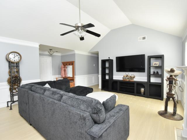 114 Roxbury Dr