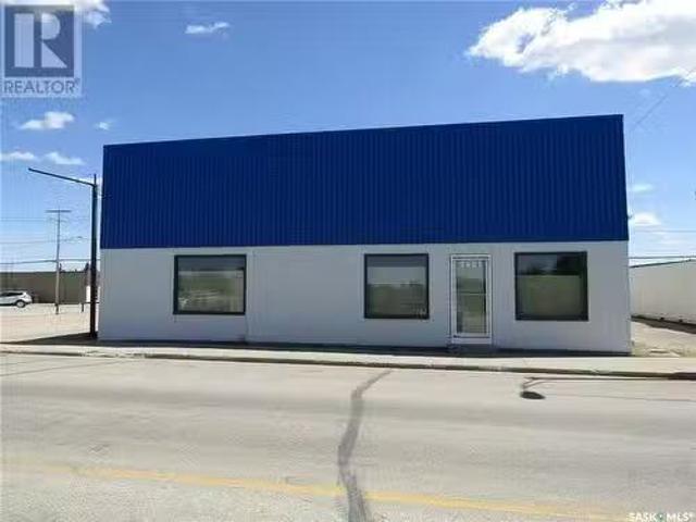 114 Railway Avenue E, Nipawin, SK, S0E 1E0 commercial for sa.