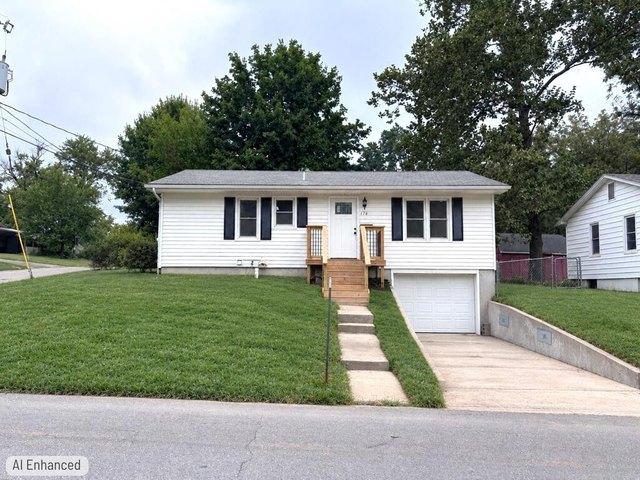 114 W 10th St, Carrollton, MO 64633