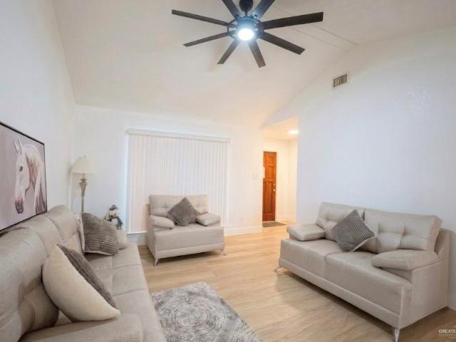114 W La Quinta Drive