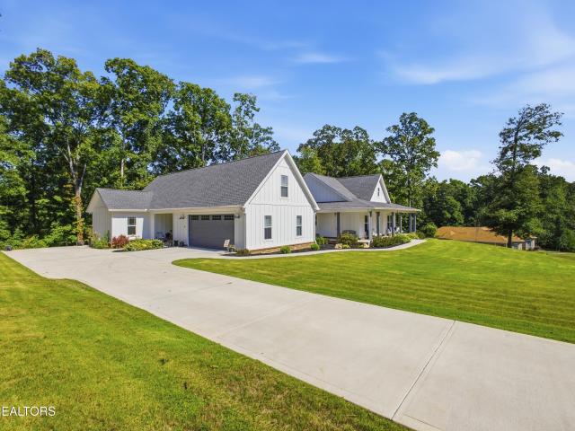 114 W Mountain Drive