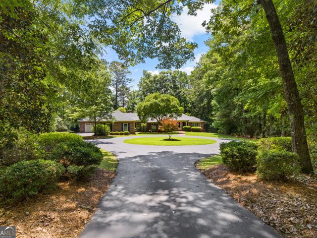 114 Willowcrest Way