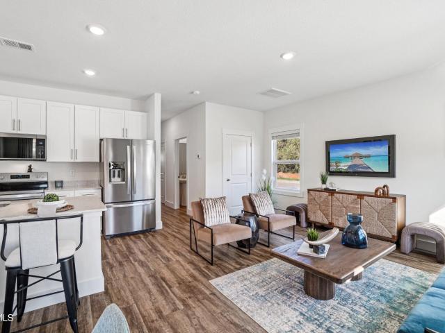 1154 Wenna Way