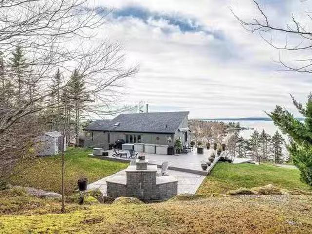 11565 Peggys Cove Road, Seabright, NS, B3Z 2Y1 house for sal.
