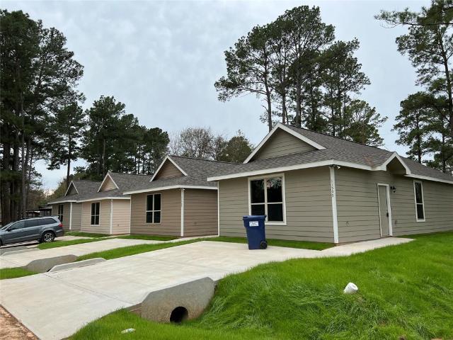 11599 Persimmon St, 3 beds, 2 full baths