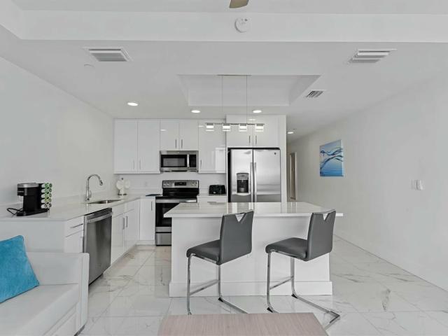 11500 Gulf Blvd # 610 # St Petersburg, FL