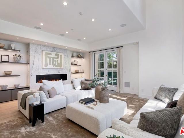 11500 San Vicente Boulevard 221