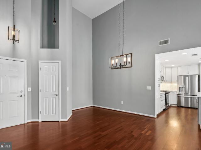 11508 Sperrin Cir, Unit 403, Fairfax, VA 22030 | MLS #VAFX2326