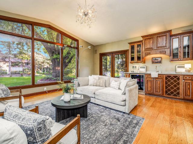 1150 Red Barn Ln
