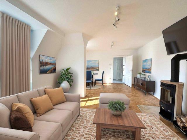 1150! Schöne 2 Zimmer DG Wohnung nahe U3/Schweglergasse!