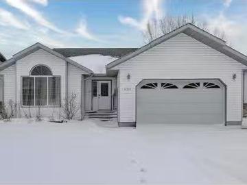 House for sale in Alberta - Office room