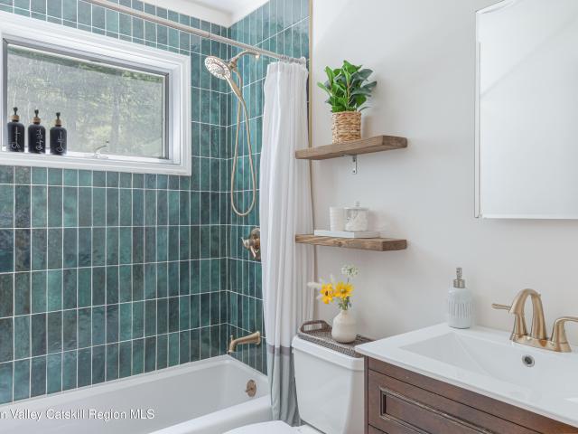 1152 Roaring Brook Lane