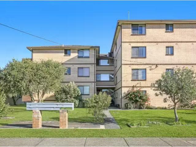 11/52 54 Park Road, EAST CORRIMAL Apartment for rent Listed b.