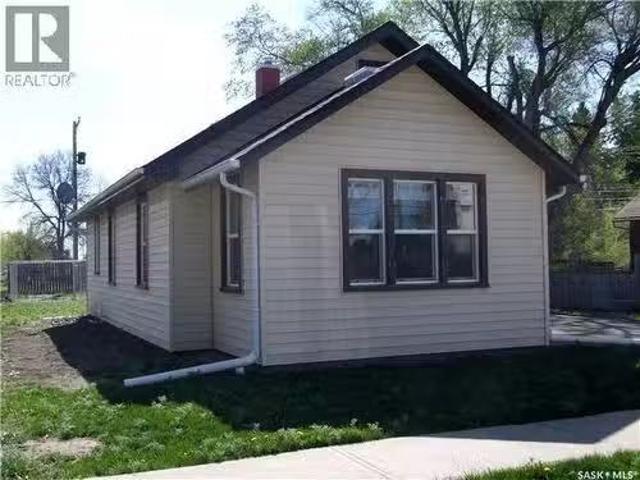 115 1St Street E, Leader, SK, S0N 1H0 house for sale Listin.