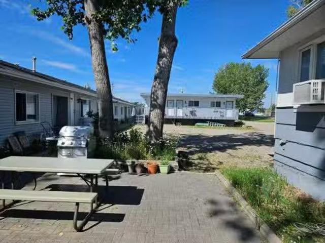 115 2 Street Se, Vulcan, AB, T0L 2B0 commercial for sale Li.
