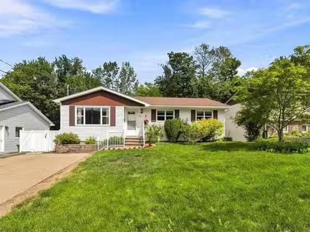 115 Cavalier Drive, Lower Sackville, NS, B4C 3L1 house for s.