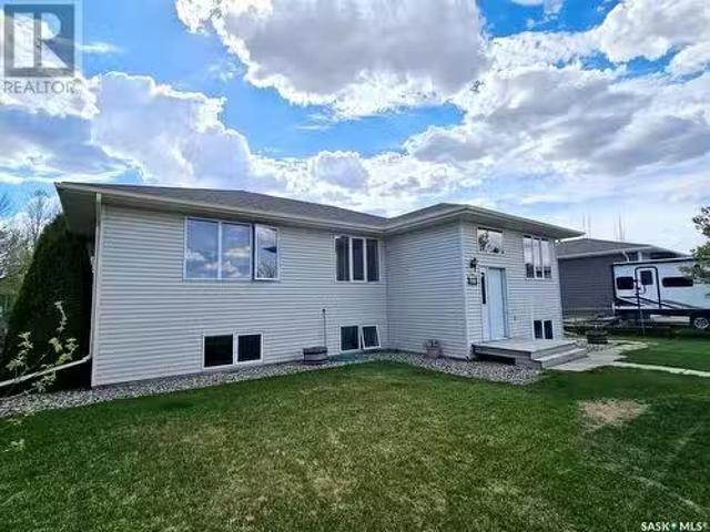 115 Carson Bay, Lampman, SK, S0C 1N0 house for sale Listing.