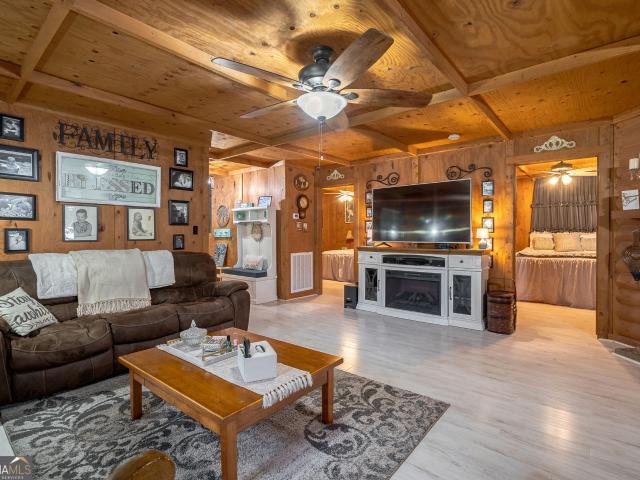 115 Admiralty Way NW