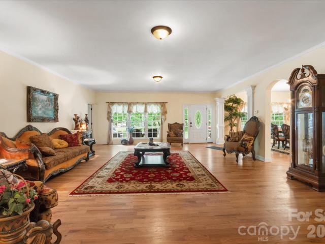 115 Barton Road